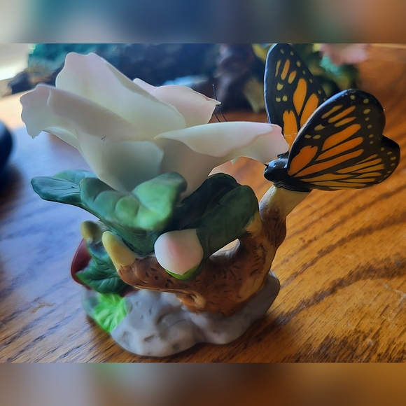 2003 Avon Source of Fine Collectibles Figurine - Picture 3 of 3